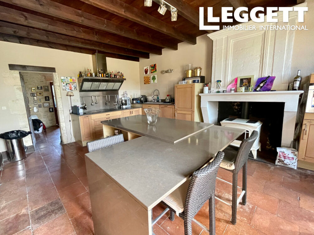 Vente Maison Maison en pierre de 4 chambres. Jardin, piscine, garage, dépendances et un atelier. Près de Blaye. CartelÈgue