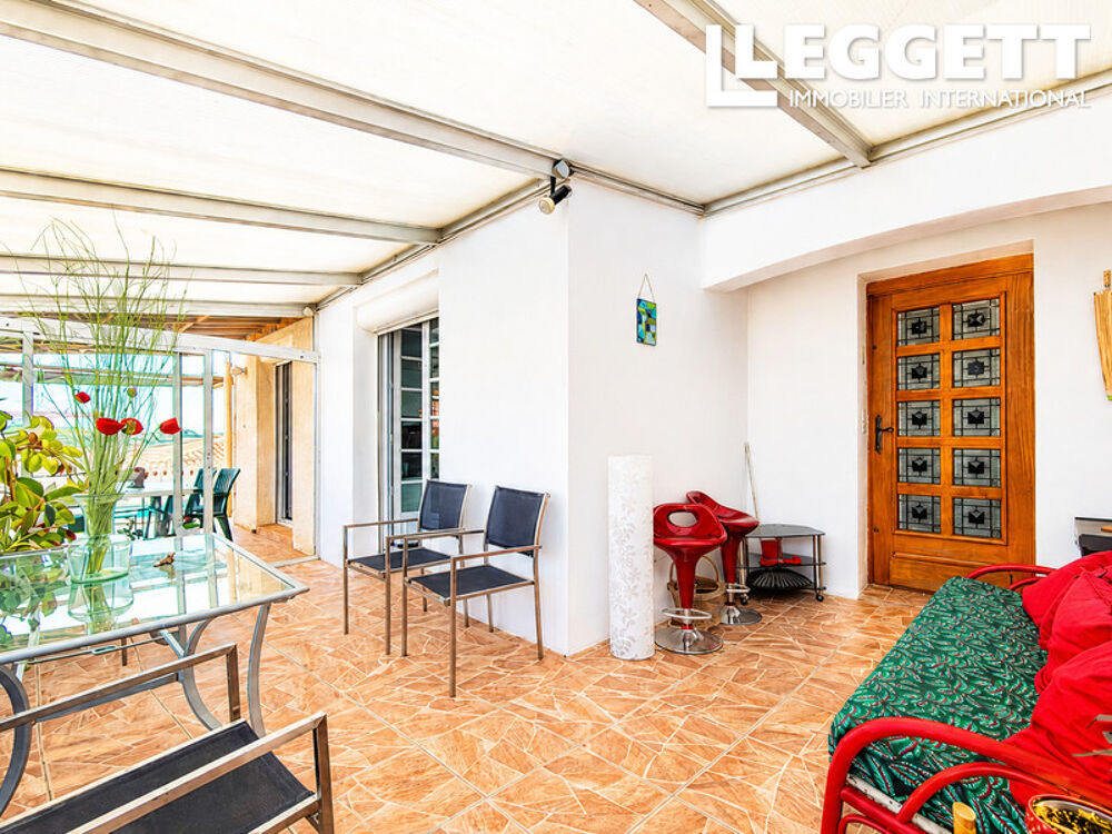 Vente Maison Villa de trois chambres avec piscine et jardin située dans le charmant village de Puissalicon Puissalicon