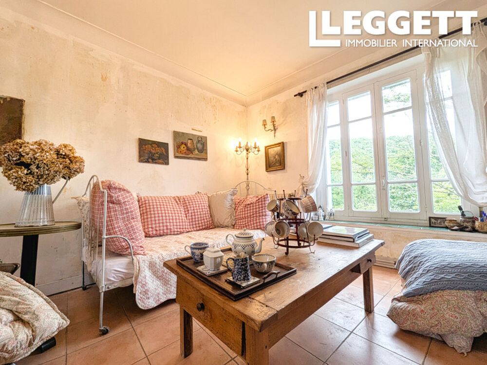 A vendre - nouveau prix pour maison dans village médiéval, avec jardin luxuriant et appartement indépendant