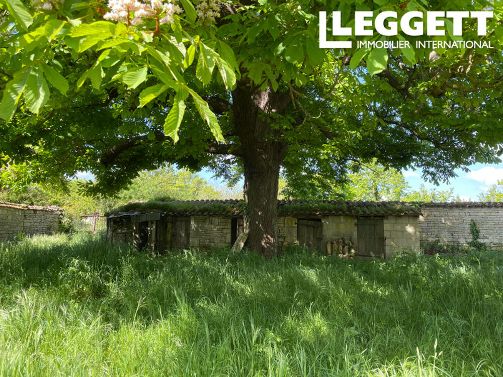 Vente Maison Charmante ferme avec jardin, dépendances et cadre champêtre, offrant un excellent potentiel de rénovation Chef-boutonne