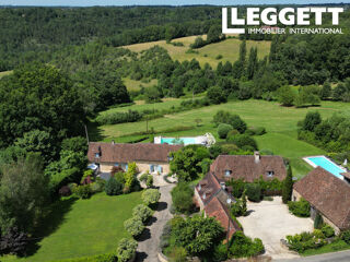 Vente Maison Périgord Noir : 2 maisons en pierre avec chacune leur piscine et 8 ha de terrain et forêt attenants Rouffignac-saint-cernin-de-reilhac