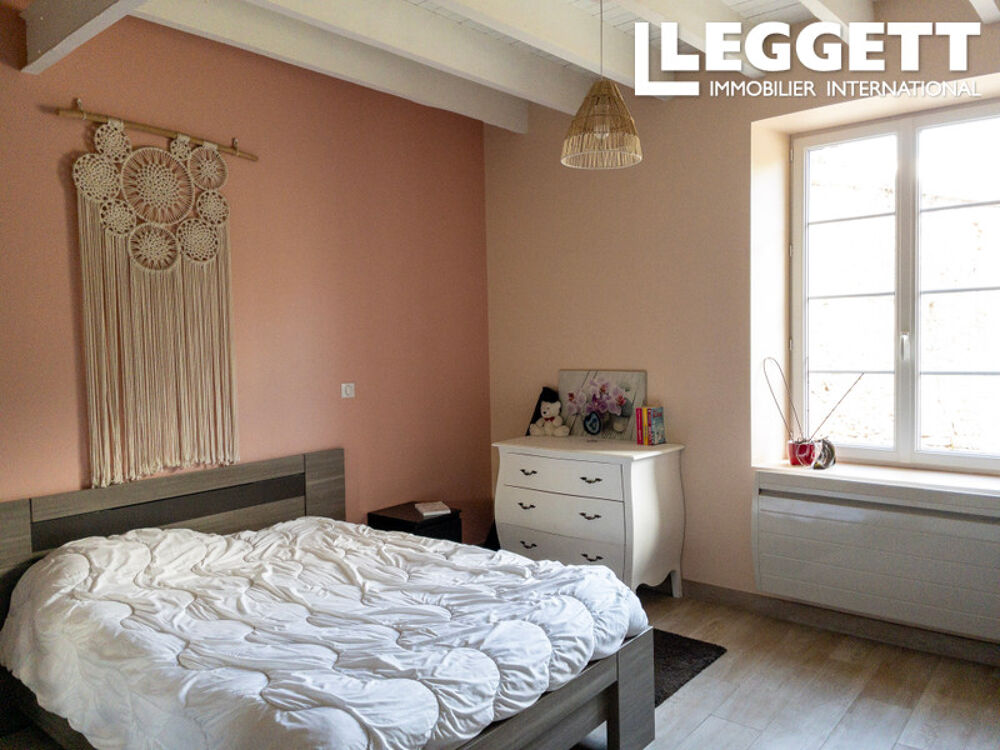 Vente Maison Un corps de ferme magnifiquement rénovée, tour du XIVe siècle, cadre enchanteur, 5 hectares de terrain avec dé Chasseneuil-sur-bonnieure