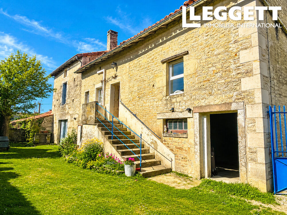 Vente Maison PRIX À DISCUTER !<br />Propriété avec trois chambres, grange, stockage et grand garage, cours. Besse, Charente BessÉ
