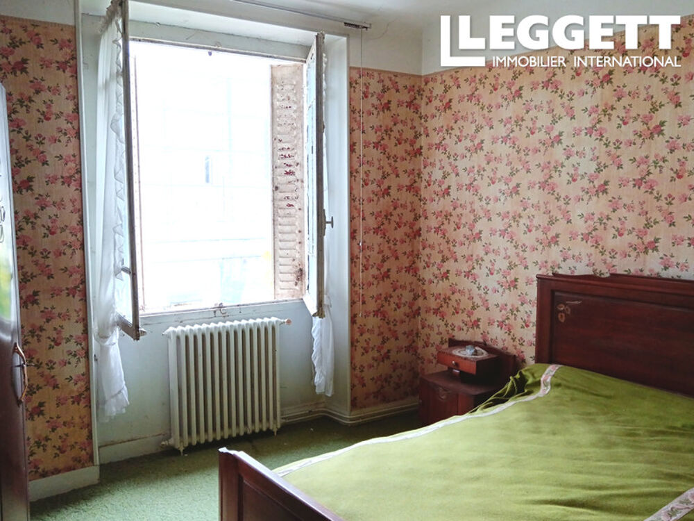 Vente Maison Maison d'habitation avec jardinet , cave avec rez-de-chaussée et étage,  dépendance, et jardin séparé Grand-brassac
