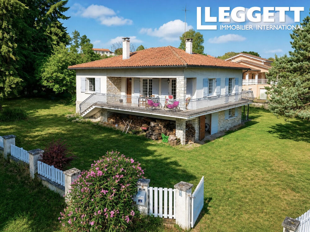Propriété attrayante de 3 chambres à Chalais avec grand salon / salle à manger, cuisine, terrasse, jardins