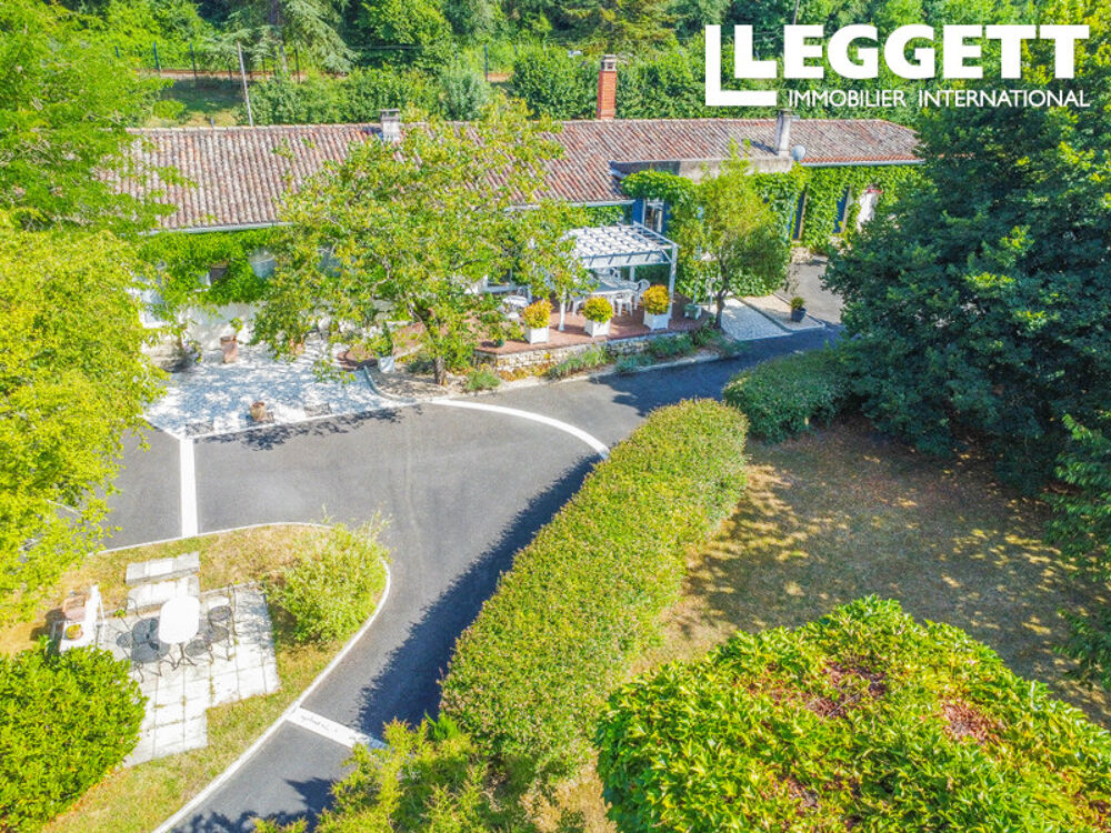 Vente Maison Longère de plain-pied, 5 chambres, piscine et dépendances, terrain clos et arboré, 20mn gare d?Angoulême AngoulÊme