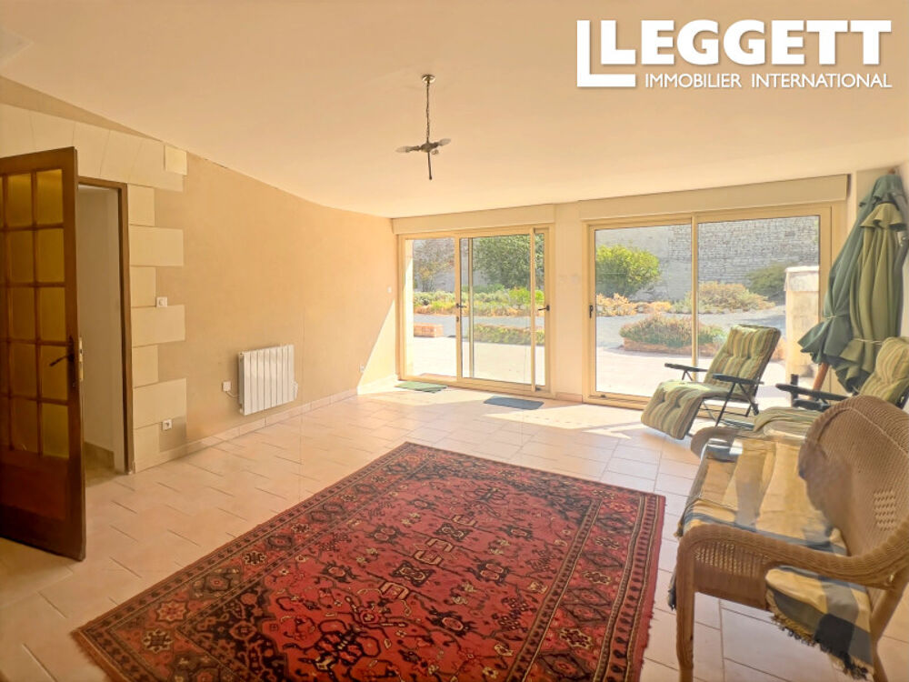 Belle propriété en pierre de trois chambres, proche du village, sud de la vallée de la Loire.