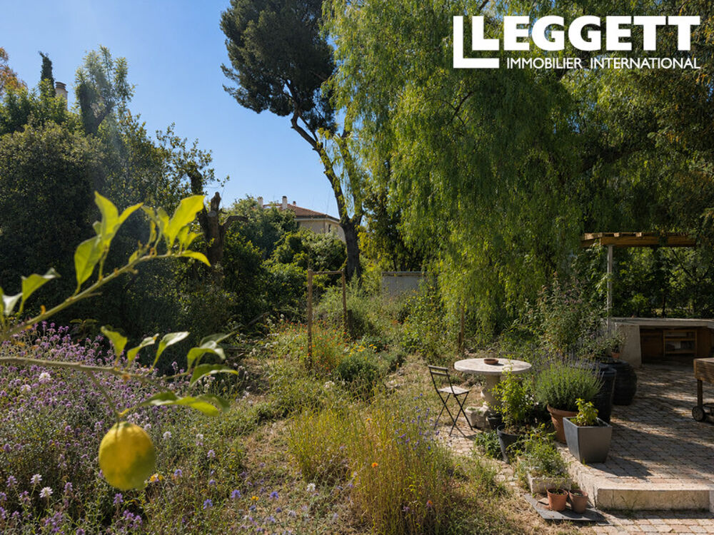 Bien d'exception en rez-de-villa ? 1 /2 chambres, mezzanine, vaste terrasse, cuisine d'été et jardin privatif