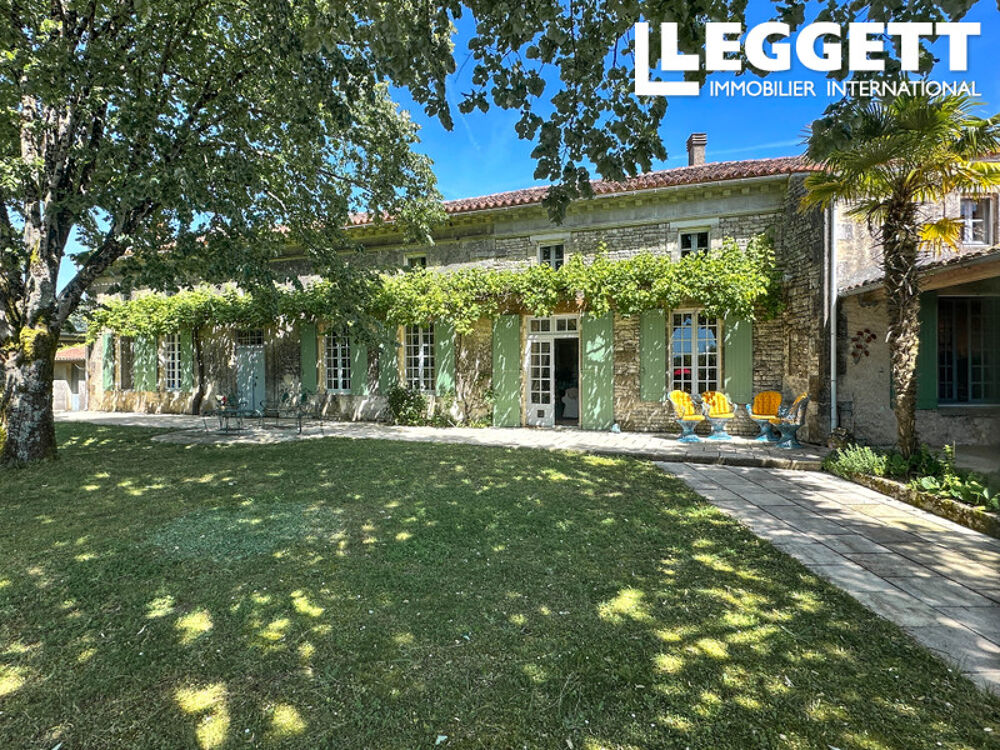 Maison de caractère indépendante - 4 chambres, piscine, terrasse couverte, , garages & dependances .
