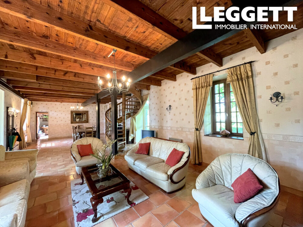Proche de PONTRIEUX ? Superbe propriété de 5 chambres en pierre, avec dépendance et 10 882 m² de terrain