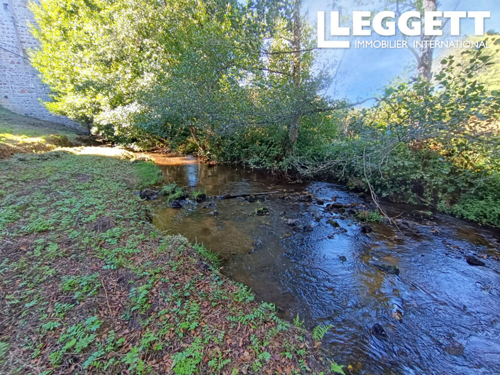 Charmante propriété à rénover en bord de rivière, terrain de 744 m² en périphérie d'un agréable village