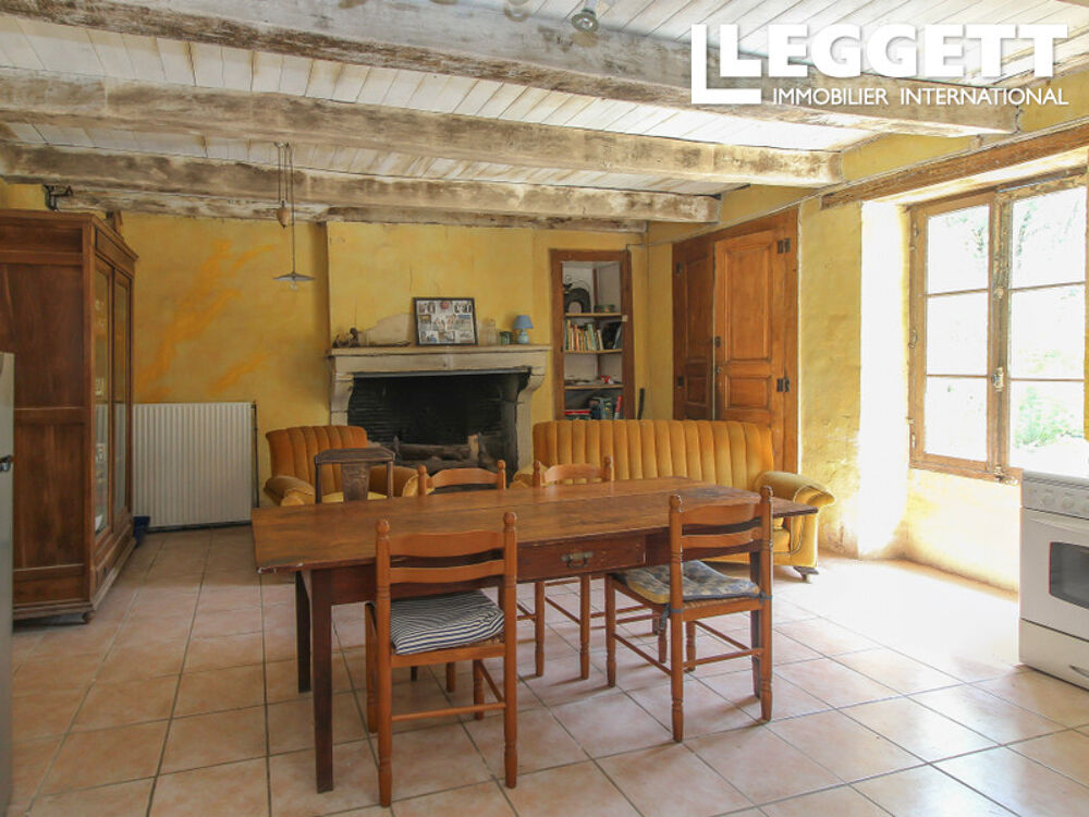 Vente Maison Charmante fermette à 5 chambres sur plus de 8500m² de terrain dans un cadre idyllique à 30 minutes de Poitiers Chalandray