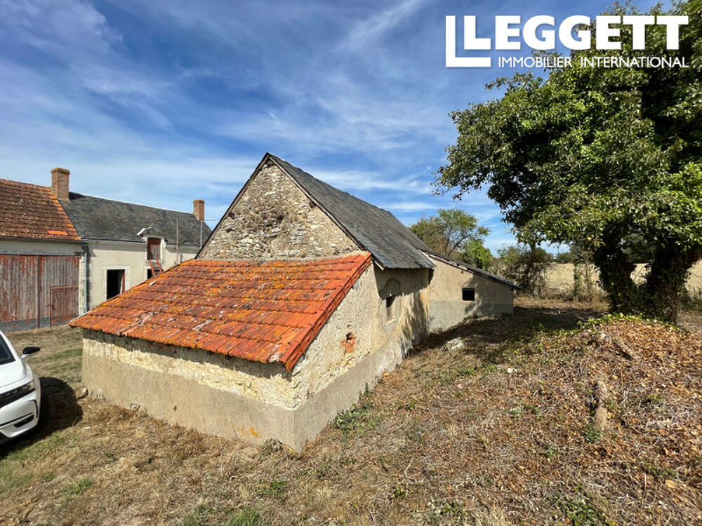 Vente Maison Ferme traditionnelle située dans un cadre idyllique, avec des granges et une longue allée privée. Saint-hilaire-en-ligniÈres
