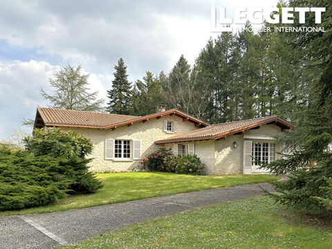   Charmante villa avec parc arbor� � Montbron, avec toutes ses commodit�s � pied, et sans vis � vis. Maison - 6 pi�ce(s) - 260 m�