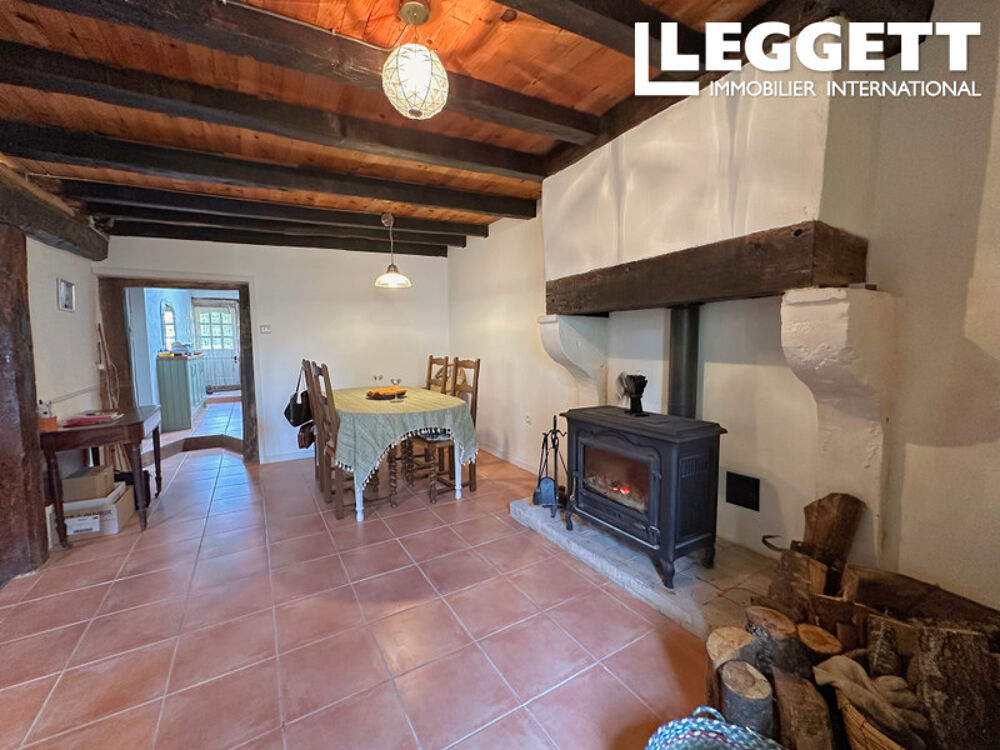 Vente Maison Jolie maison de  caractère avec 3 ch. et grand jardin. Dans un village très recherché, proche d'Aubeterre. Bonnes