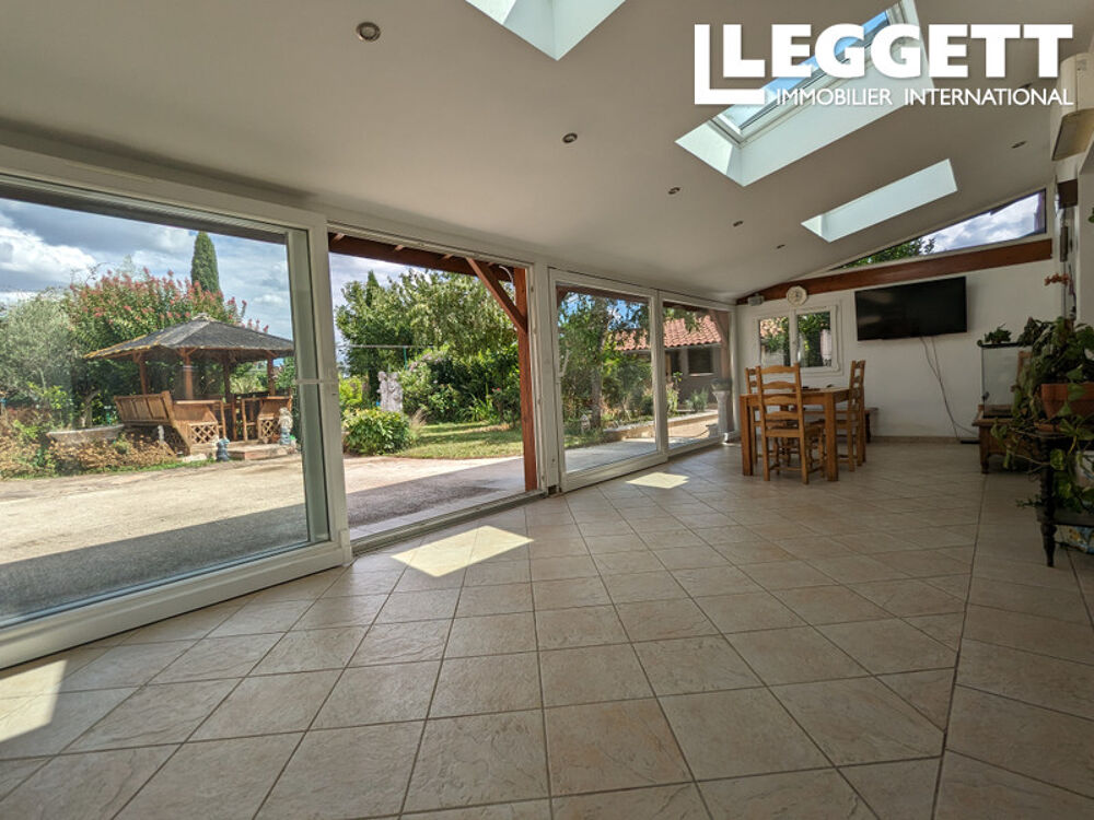 Vente Maison Aux portes de Lyon, maison 226 m² avec option pour  bâtiment 183 m²  amateurs d?autos  sur terrain 1670  m²<br /> Saint-genis-laval
