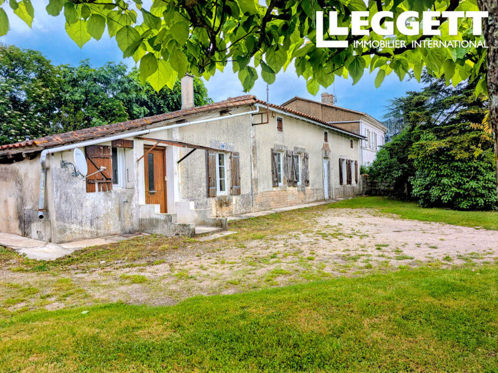 Vente Maison Maison de plain-pied à rénover avec dépendances et jardin proche commerces à Chevanceaux en Charente Maritime Chevanceaux