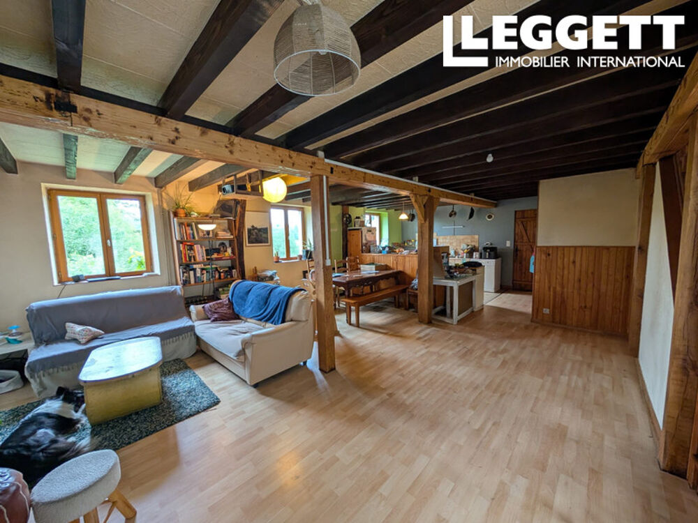 Vente Maison Une propriété en pierre pleine de charme, dotée d'un vaste espace de vie, d'un terrain et de dépendances. Saint-marc-À-loubaud