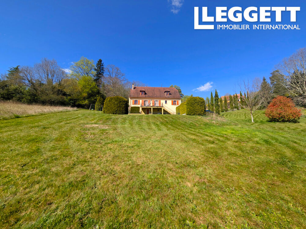 Vente Maison Une belle maison de 5 chambres avec terrasse, piscine, prairie et vue panoramique ! Prix négociable ! Clermont-d'excideuil