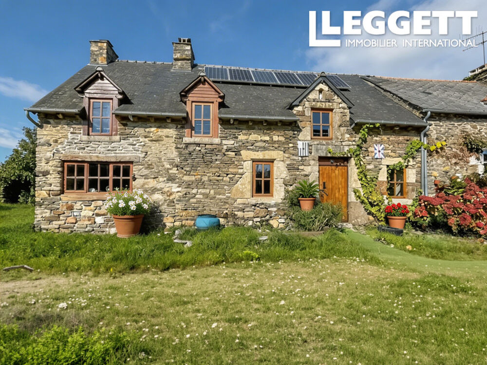 À nouveau disponible. Maison mitoyenne de 2 chambres, hors réseau, avec panneaux solaires.