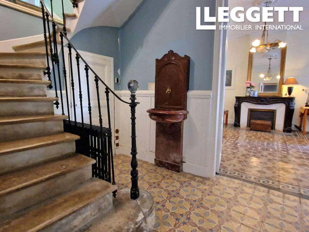 Une exceptionnelle Maison de Maître alliant élégance intemporelle, dépendances, s jardins et piscine