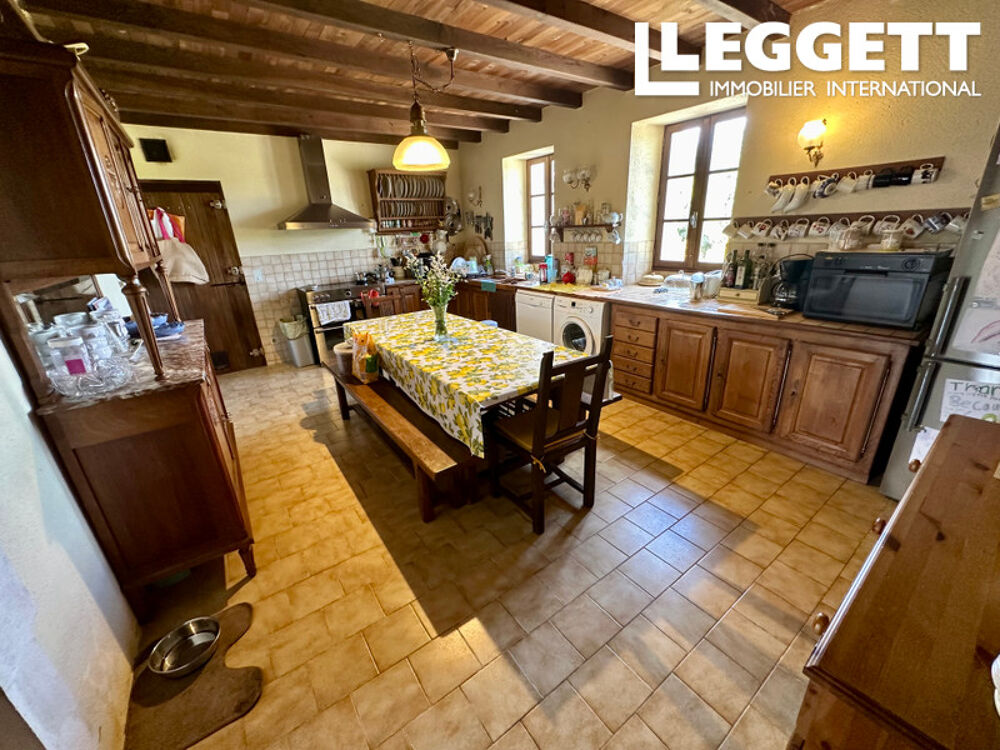Vente Maison Une maison familiale de quatre chambres avec piscine moderne, grange et dépendances. Magnifiques vues. Chillac