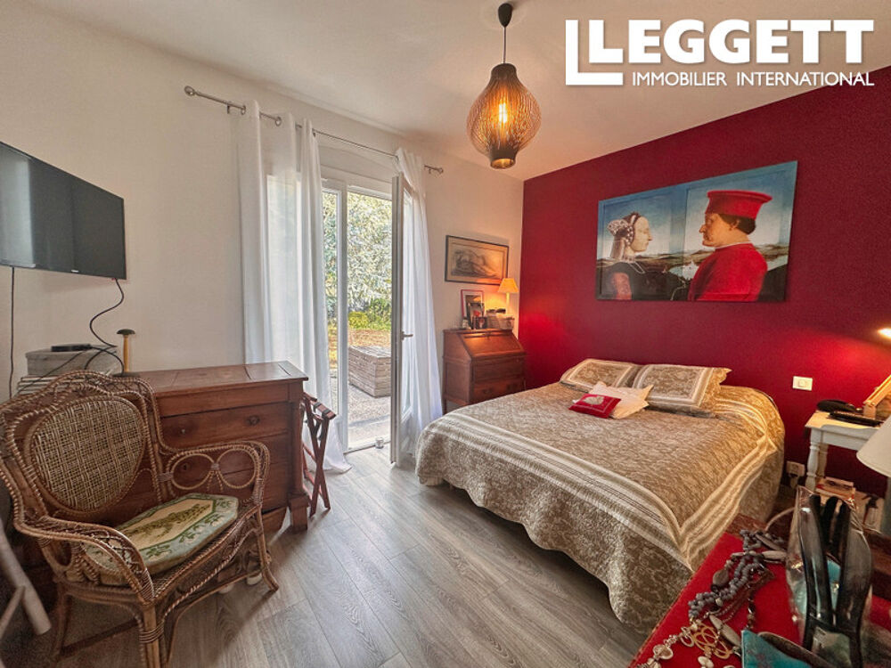 Vente Maison Maison sur sous-sol joliment rénovée de 4 chambres avec grand jardin et petit étang. Proche des commerces. Saint-aigulin