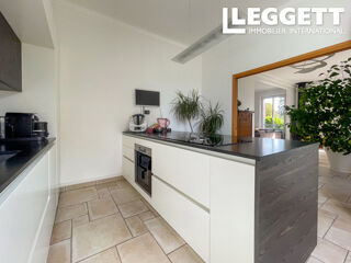 Vente Maison Maison de caractère indépendante, 7 pièces avec dépendance à vendre à 95250 Beauchamp, proche de la gare Beauchamp