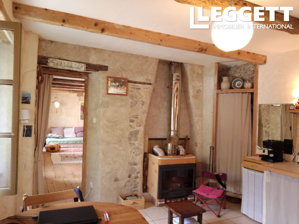 Vente Maison Maison d'artiste en pierre, rénovation écologique, avec belle vue, 2 granges, une terrasse et un petit jardin. VÉlieux