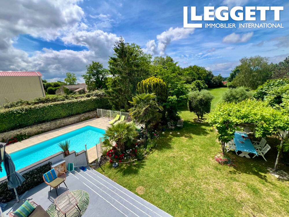 Maison individuelle de 5 chambres avec piscine chauffée, beau jardin, grange à Lorignac