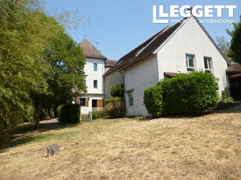   Propriété composée de trois maisons et d'une piscine Maison