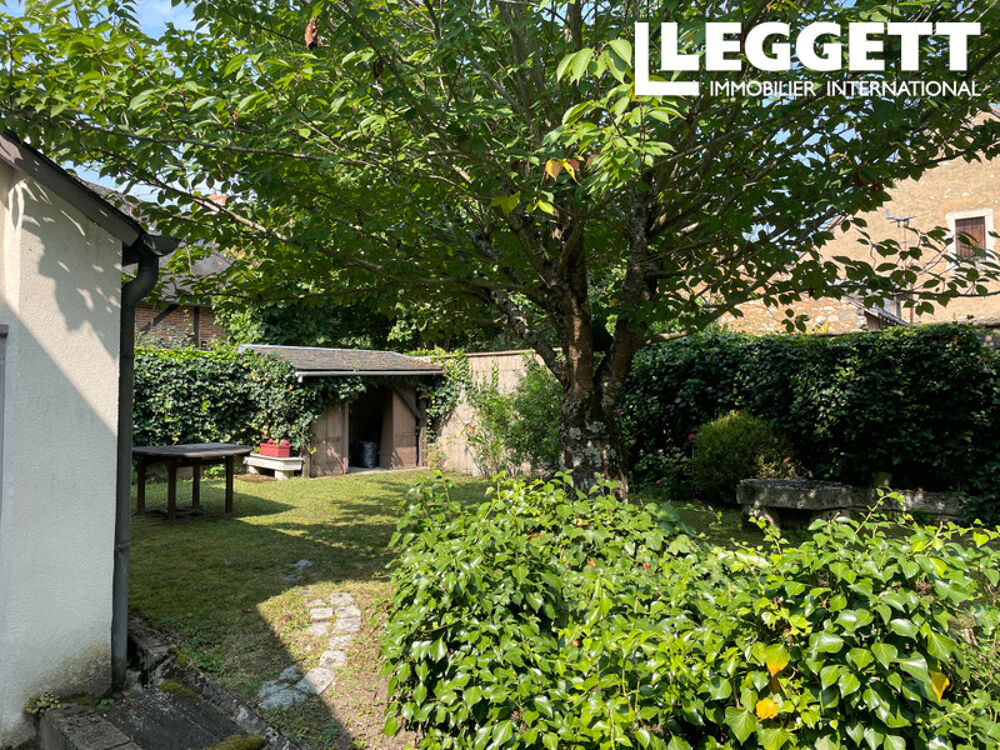 Grande maison de ville rénovée, boutique et jardin privé au centre d'un bourg