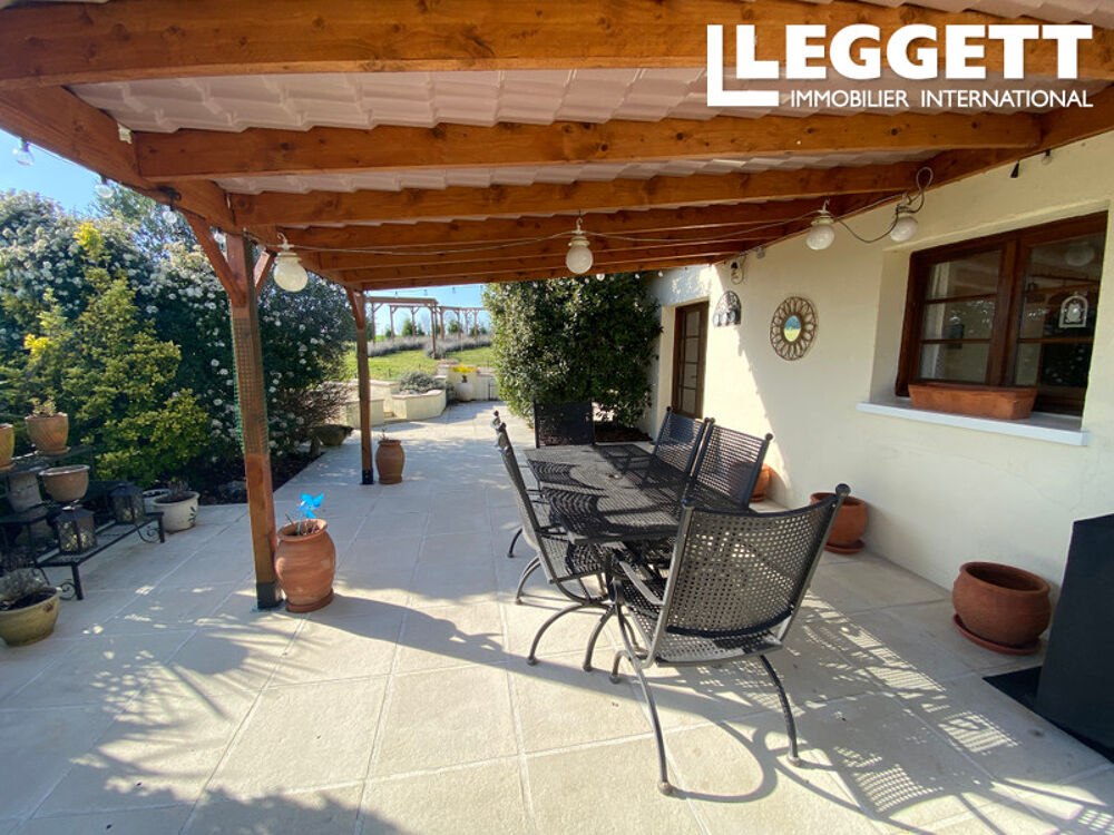 Vente Maison Grande maison de 6 chambres d'une présentation impeccable, jardin et piscine. Seulement 15 minutes de Cognac! Angeac-champagne