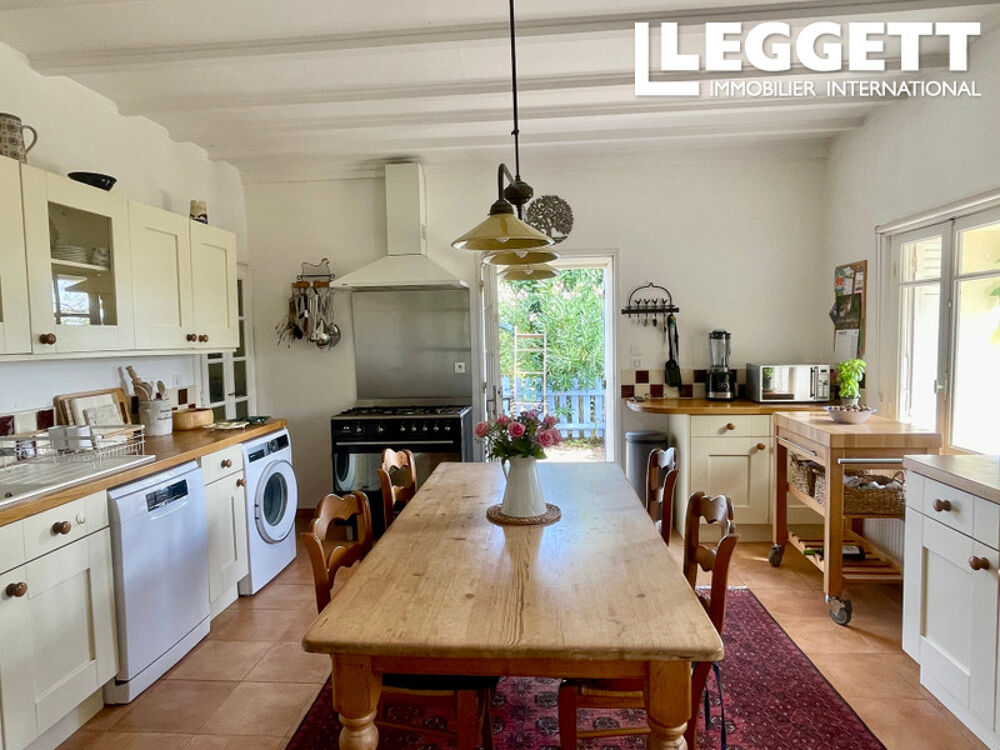 Vente Maison Un petit bijou! Charmante maison - 4/5CH - 3SdB - avec piscine, dans un écrin de verdure avec vue imprenable ! Saint-Émilion