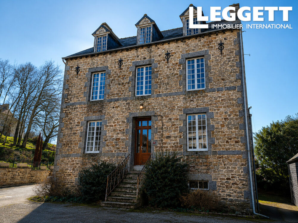 Maison de caractère de 4 chambres, beaux volumes, jardin, grand grenier et sous-sol complet au c?ur du village