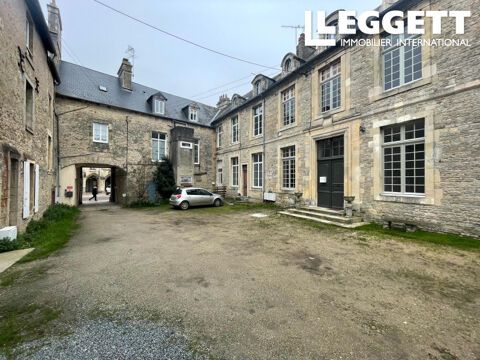   Carenten centre ville, 2 maison de ville historique dans une cour priv�e. Cuisine et SDB � finir pour vivre. Maison - 7 pi�ce(s) - 170 m�