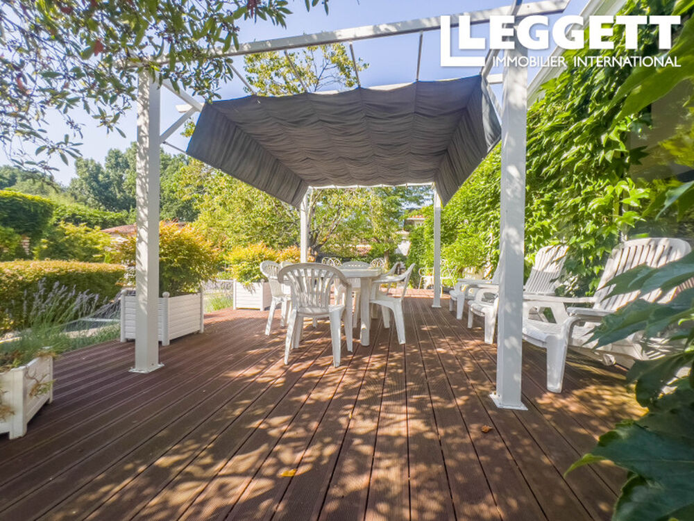 Vente Maison Longère de plain-pied, 5 chambres, piscine et dépendances, terrain clos et arboré, 20mn gare d?Angoulême AngoulÊme