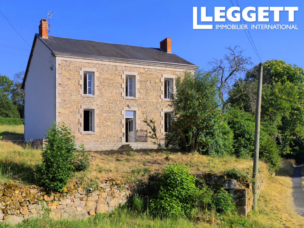 Vente Maison Ancien corps de ferme avec maison rénovée, granges,  dépendances, four à pain, grand terrain. Vue panoramique. Arfeuille-chÂtain