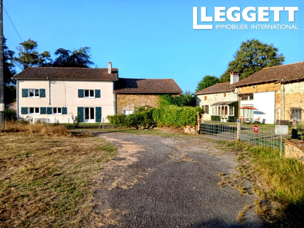 Vente Maison Ensemble comprenant 2 maisons de 3 et 2 chambres 2 granges et plusieurs dépendances. Pas de voisins. Blond