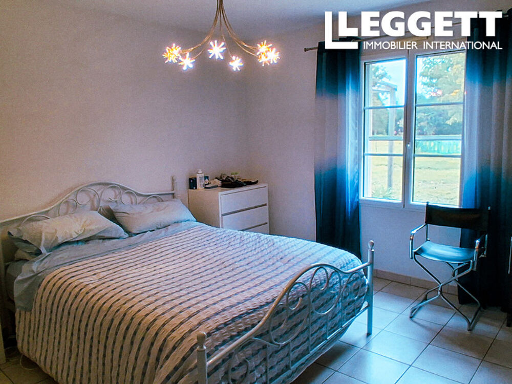 Vente Maison Spacieuse maison moderne de plain-pied avec jardins paysagers et piscine chauffée Saint-pompain