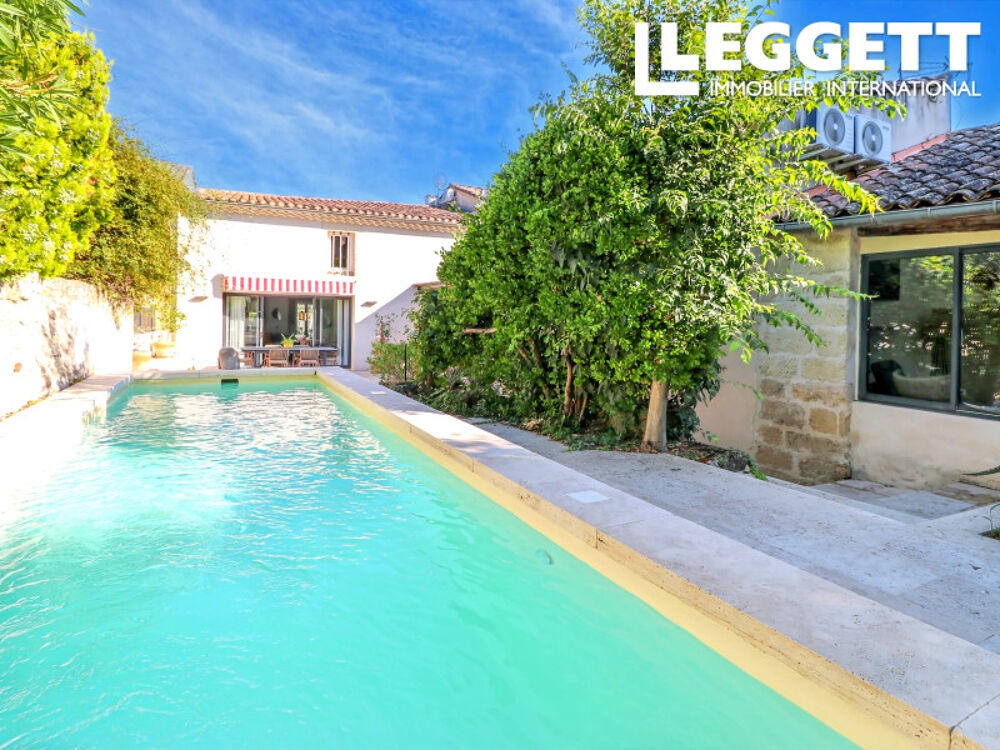 Vente Maison Magnifique maison en centre ville avec piscine, maison d?amis, jardin, garage et vue sur la Vallée de l'Eure. UzÈs