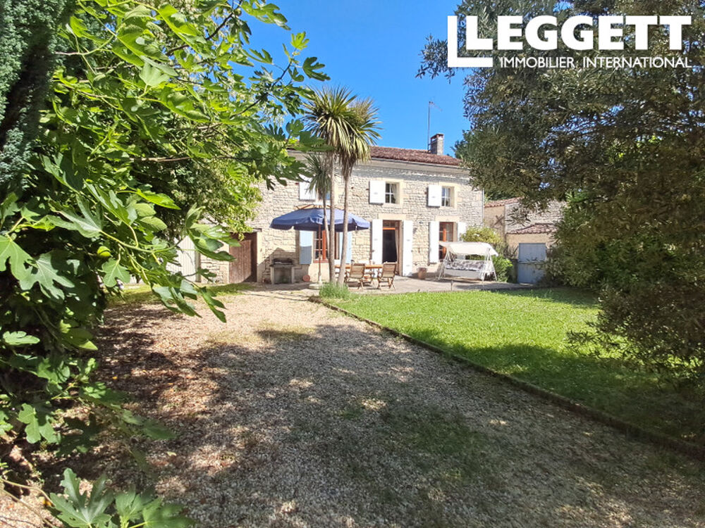 Charmante maison de village avec un grand salon, une cuisine avec coin repas, 3 chambres, 2 salles de bains