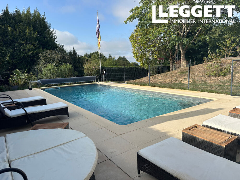 Spacieuse maison de village 4 chambres avec piscine, terrasse, vues sur la campagne et logement modulable