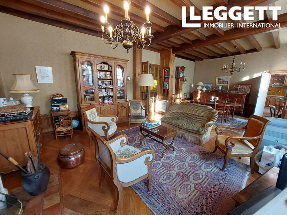 Vente Maison Jolie maison avec dépendances et jardin, idéalement placée dans le bourg de Villebois-Lavalette. Villebois-lavalette