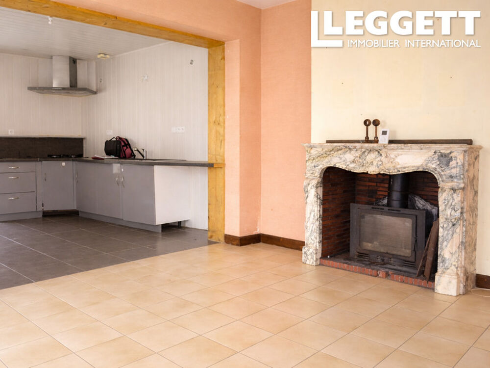 Pour investisseur ou création de gîte. Ensemble de deux maisons à rénover avec cour et garage