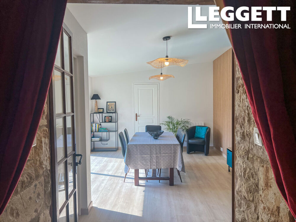 Vente Maison Charmante maison en pierre rénovée. 2 chambres. Cour. Terrasse. Stationnement. <br />Proche villages avec commerces Cellefrouin