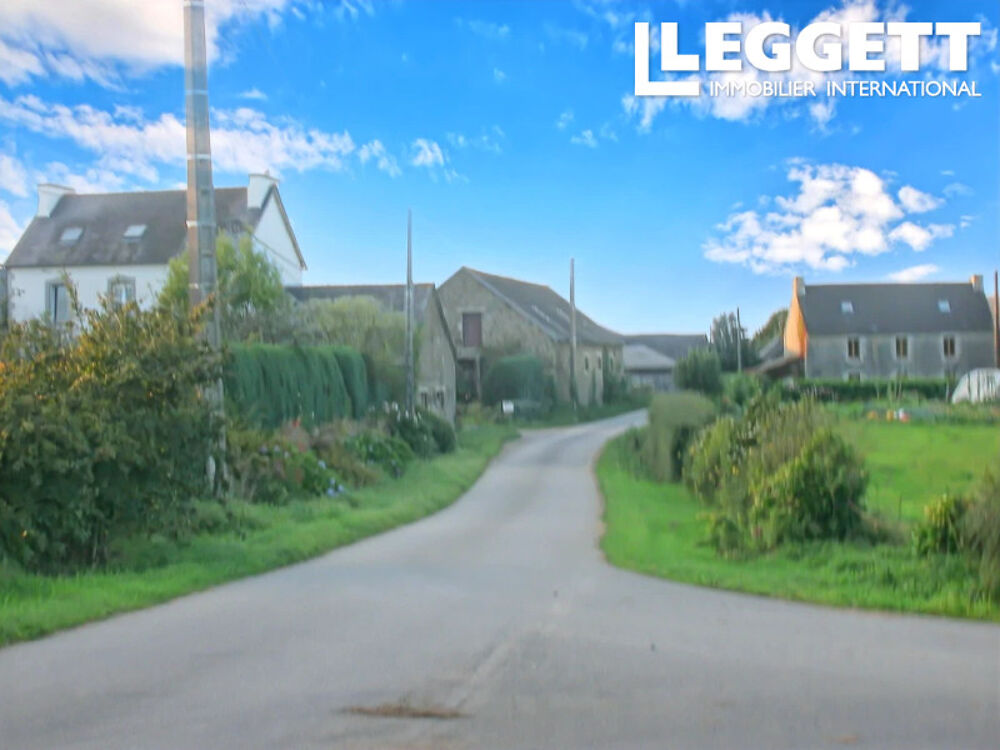 Ensemble de caractère avec 2 maisons principales et nombreuses dépendances ? 9 000 m² ? Fort potentiel