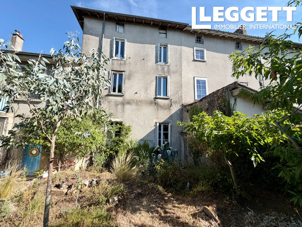 Vente Maison Grande maison de ville partiellement rénovée à Rochechouart, avec jardin attenant et dépendance. Rochechouart