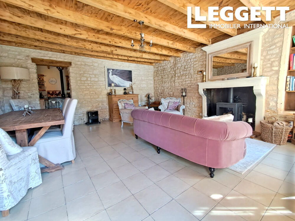 Charmante maison de village avec un grand salon, une cuisine avec coin repas, 3 chambres, 2 salles de bains