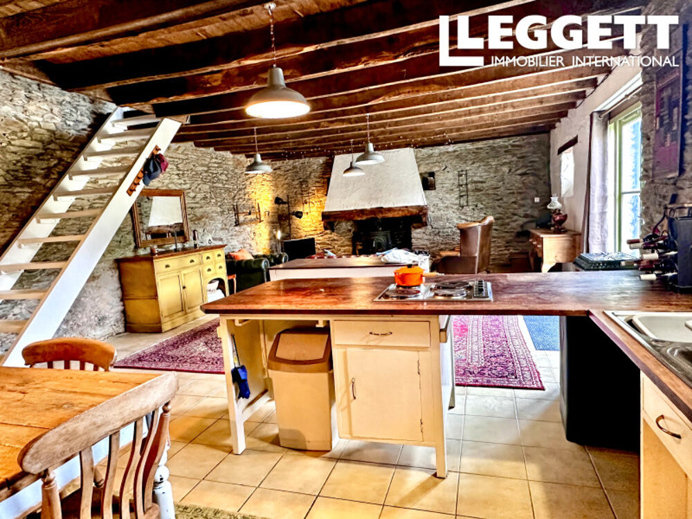 Maison de vacances idéalement située à proximité de Josselin, de Guégon et du canal de Nantes à Brest.